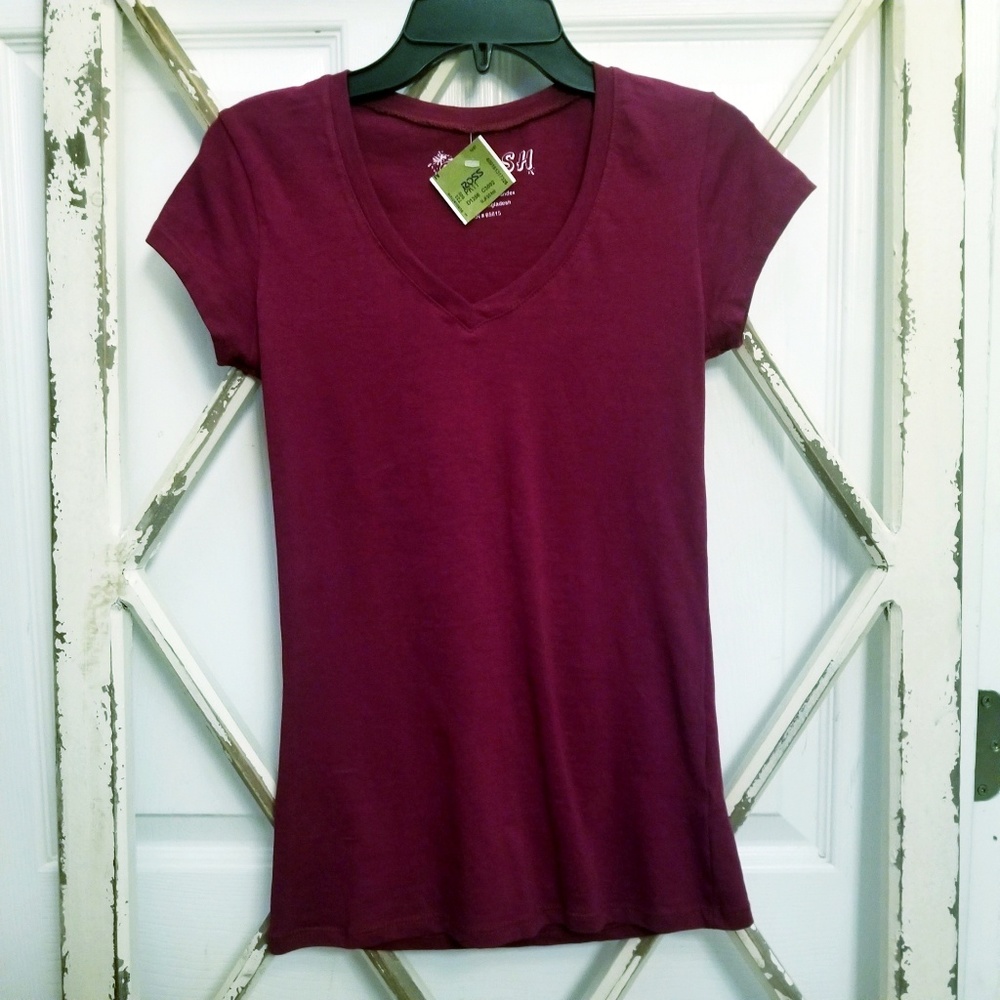NWT⚪V-Neck Cotton Tee